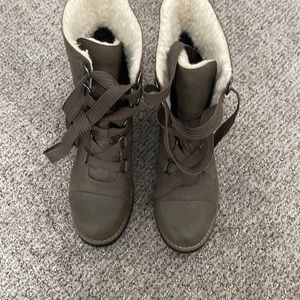 Only worn 2x… very comfy and warm!